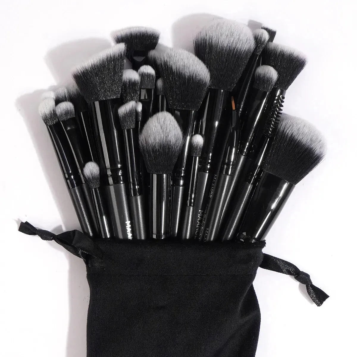 🌸 30pcs Professional Makeup Brush Set with Bag - Flawless Foundation, Concealers, Eye Shadows.