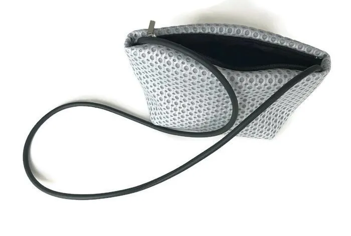 In-Zu Crossbody Bag: Medium Mouse