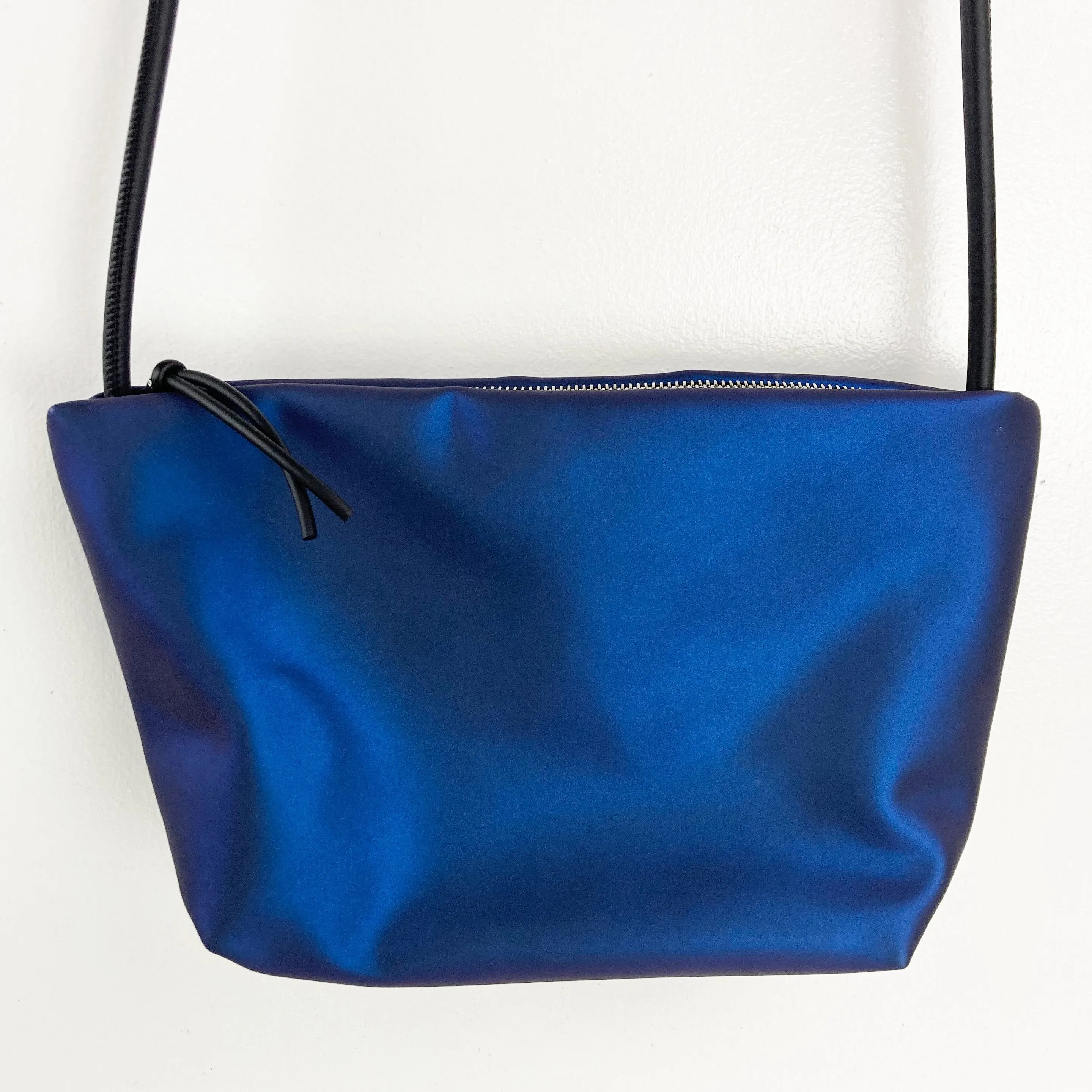 In-Zu Crossbody Bag: Medium Mouse