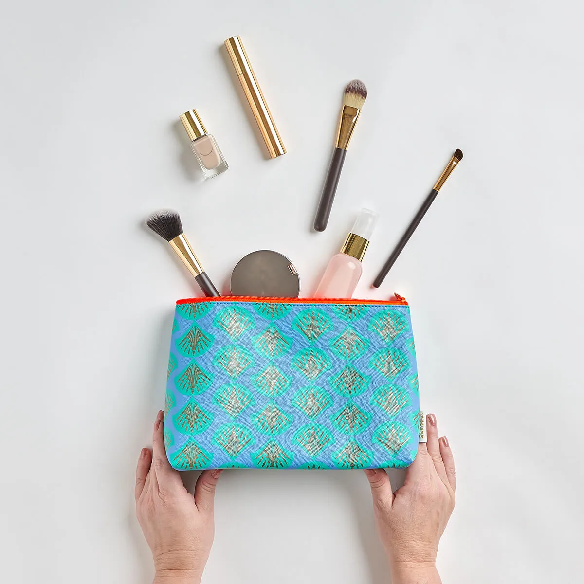 'Mia' Large Makeup Bag in Shell Aqua