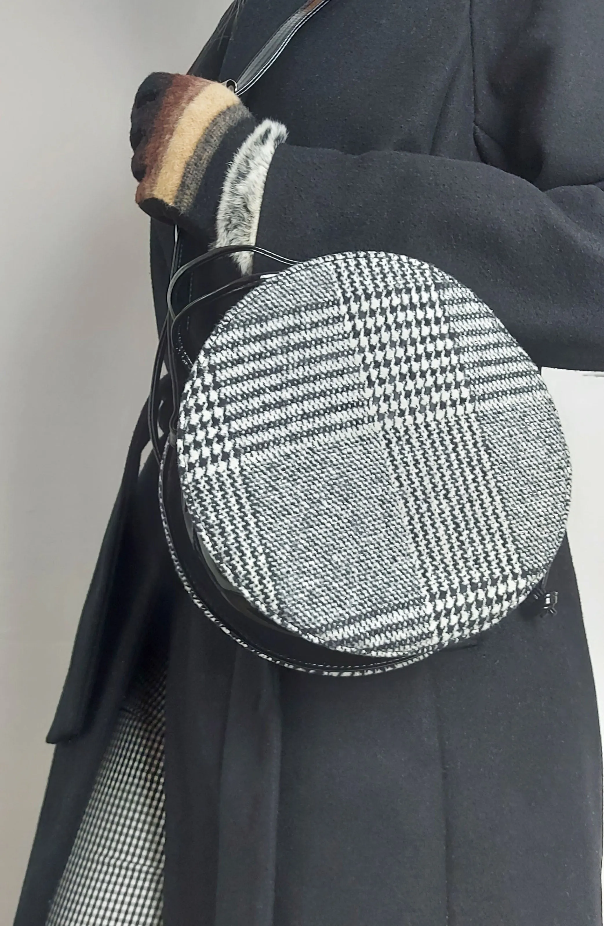 Retro styled Black And White Tweed patterned Round Crossbody bag